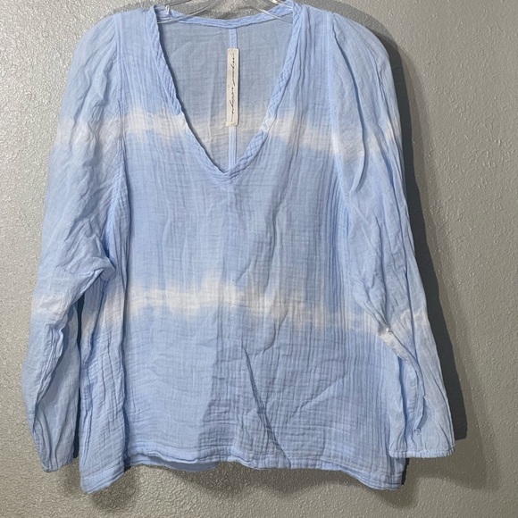 Raquel Allegra Tie Dye Soft Blue & White V Neck Top - Size M - Picture 1 of 4